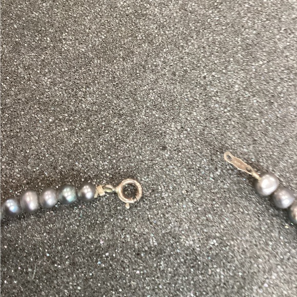 🚨Sale🚨! Vintage Gray Iridescent Pearls w/Sterling Silver Necklace Stamped - Picture 8 of 8